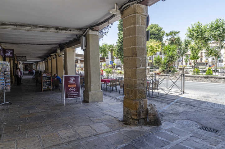 Jaén - Baeza 07 - porticos Alhondiga.jpg